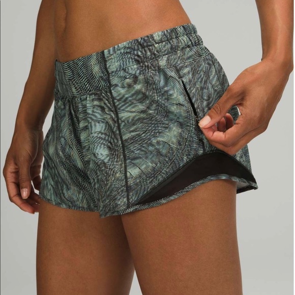 Lululemon Hotty Hot Low Rise Short 2.5
